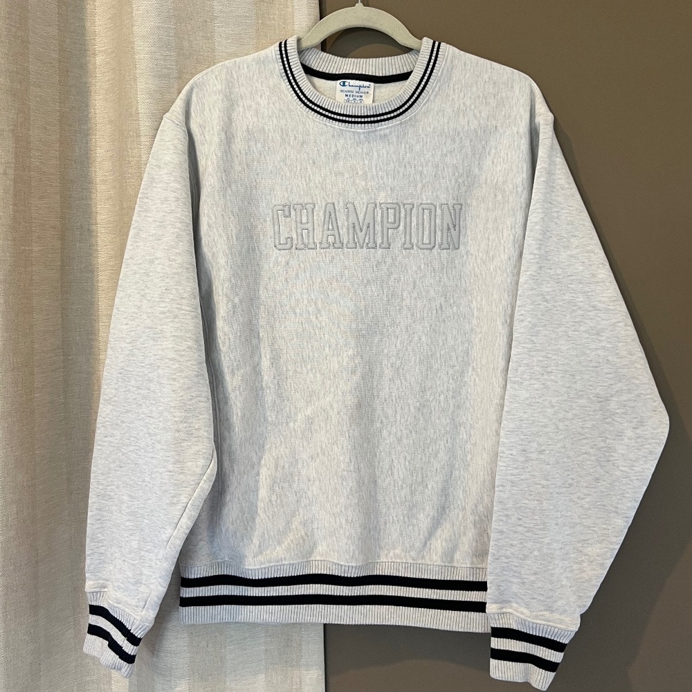 Champion Light Gray Embroidered Logo Crewneck Sweatshirt with Black Trim